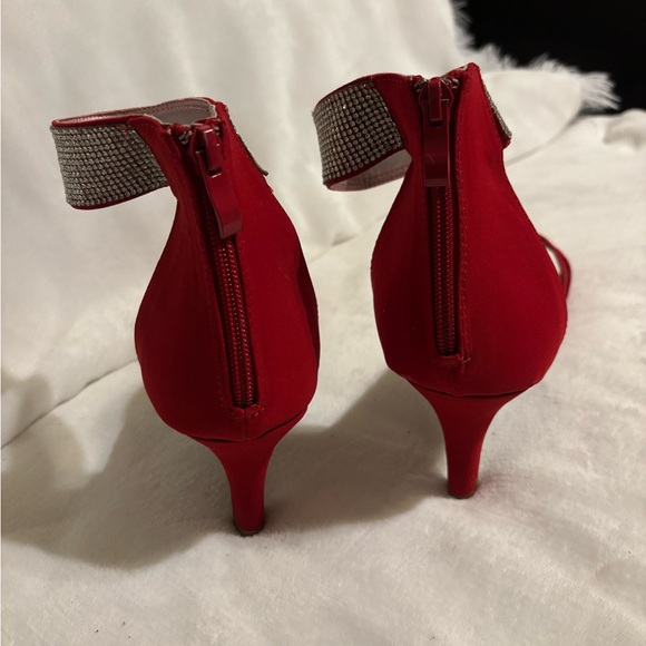 Two Lips Too - Picture 3 of 7